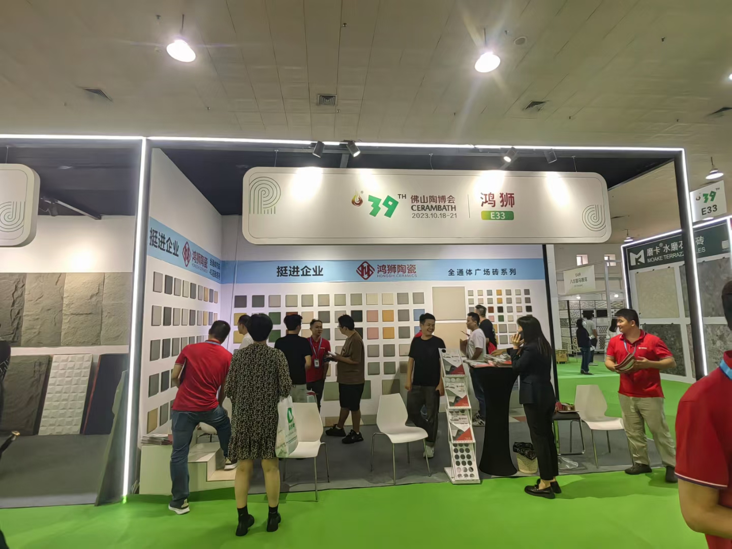 鴻獅陶瓷,超市地磚300X300,耐磨地磚,耐髒地磚,襟邋遢容易清潔瓷磚,瓷磚廠家直銷,